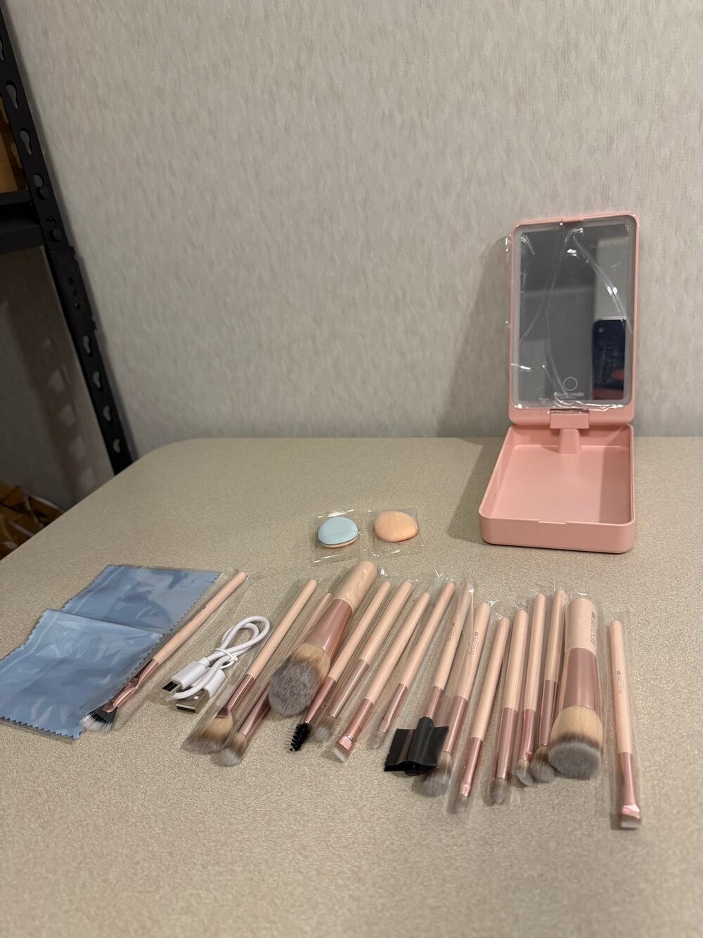 BESTOPE Pro Travel Makeup Brush Set Rose Gold with Mirror Case Sponges USB